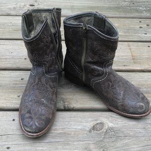 Taos Embroidered Boots